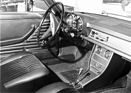 Audi 100 GL am Genfer Automobilsalon 1972 - Interieur mit Holzverkleidungen und Mittelkonsole