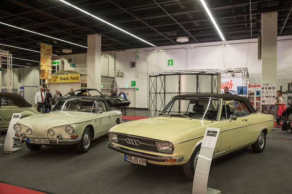 Audi 100 LS Cabriolet (1969) - neben einem Karmann-Ghia Typ 34 (Retro Classics Cologne 2017)