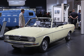 Audi 100 LS Cabriolet (1969) - von Karmann gefertigtes viersitziges Cabriolet mit voll versenkbarem Verdeck, gezeigt auf der IAA 1969 - Techno Classica 2015