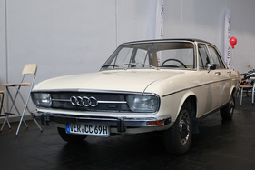 Audi 100 S (1969) - frühe Limousine mit Lenkradschaltung - Bremen Classic Motorshow 2020