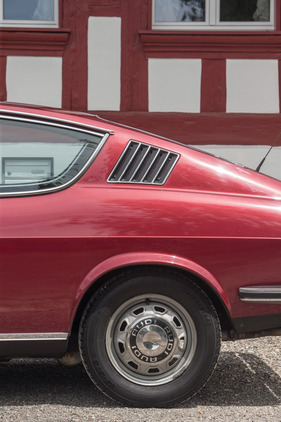 Audi 100 S Coupé (1976) - Stahlräder mit Raddeckeln