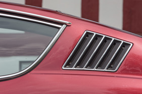 Audi 100 S Coupé (1976) - komplett neu gestaltete C-Säule mit Entlüftungsöffnung