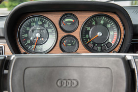 Audi 100 S Coupé (1976) - schöne Instrumente, den Drehzahlmesser gab es damals serienmässig nur im Coupé