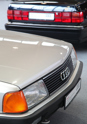 Audi 100 und 200 auf dem Clubstand - Motorworld Classics Bodensee 2019