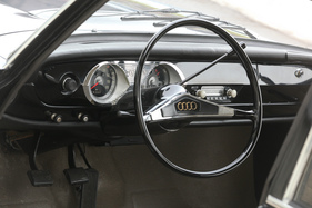 Audi (1965) - Cockpit im Stil des F 102
