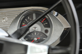 Audi (1965) - Instrumente für Wassertemperatur, Benzinstand und Uhrzeit