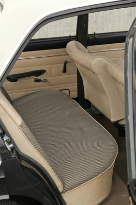 Audi (1965) - auch hinten kann man es selbst zu Dritt aushalten