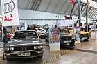 Audi 200 (1980) - neben seinen Brüdern der Serie Audi 100 auf einem Clubstand - an der Retro Classics Stuttgart 2013