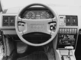 Audi 200 (1984) - Cockpit der Automatikversion