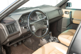 Audi 200 Avant Quattro (1986) – Den tristen VAG-Charme der Achtziger können auch Lederlenkrad und -polster nicht ganz kaschieren