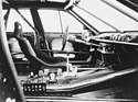 Audi 200 Turbo Quattro (1986) – nackter Innenraum mit nur einem Schalensitz