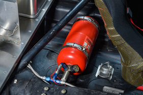 Audi 200 Turbo Quattro Nardò (1988) - Sechs-Kilo-Halon-Löscher hinter dem Fahrersitz