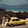 Bild: Audi 50 (1974) - die Neuwagenpräsentation erfolgt in Sardinien