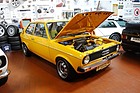 Audi 50 (1975) – leistungsgesteigert und tiefergelegt – im Museum Halle 77 in Dortmund