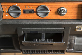 Audi 50 GLS (1977) - den Zigarettenanzünder hatten die einfacheren Modelle nicht