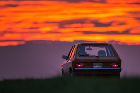 Audi 50 GLS (1977) - entschwindet weiter in Richtung Abend