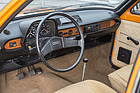Audi 50 GLS (1977) - klassisches Audi-Armaturenbrett mit Holzfurnier und vier Ringen im Lenkrad (1977)