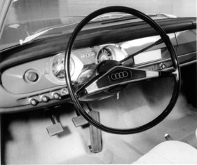 Audi 72 (1965) - das Cockpit, das weitgehend unverändert vom F 102 übernommen wurde