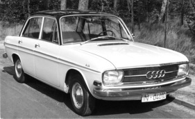 Audi 72 (1966) - viertürige Limousine in freier Wildbahn