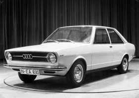 Audi 80 (1970) - die Designarbeiten am neuen Mittelklassewagen begannen 1969, Ludwig Kraus setzte die Trapezlinie, wie hier an einem Entwurf gezeigt, durch