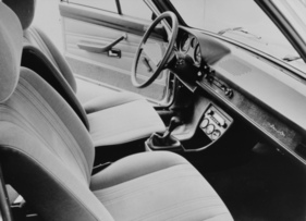 Audi 80 (1977) - Interieur nach dem Facelift, GTE-Variante mit Zusatzinstrumenten