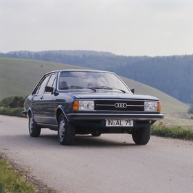 Audi 80 (1977) - nach dem Facelift mit dem Audi 100 angenäherter Frontgestaltung
