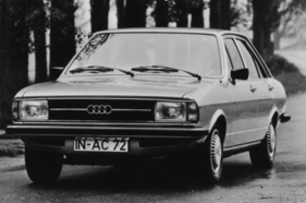 Audi 80 (1977) - nach dem Facelift mit neu gestalteter Front