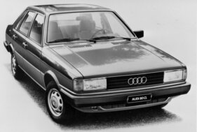Audi 80 CL (1981) - deutlich kantiger und etwas grösser als der Vorgänger B1