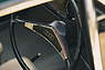 Audi 80 F103 Variant (1968) - Freier Blick auf die Armaturen: Noch ist ein Lenkrad-Pralltopf eine Unbekannte (© Audi UK / Luc Lacey, 2025) Audi 80 F103 Variant (1968) - Freier Blick auf die Armaturen: Noch ist ein Lenkrad-Pralltopf eine Unbekannte (© Audi UK / Luc Lacey, 2025)