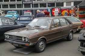 Audi 80 GL (1973) with automatic transmission, offered for CHF 14,650 on the private vehicle market between the halls - Swiss Classic World Lucerne 2022
