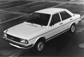Audi 80 GL (1977) - mit modischen Dekorstreifen