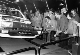 Audi 80 GLE (1979) - das Schnittmodell weckt grosses Interesse - Genfer Automobilsalon 1979