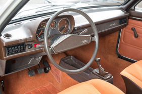 Audi 80 L (1976) - Blick ins Cockpit, den Drehzahlmesser gab's erst ab GL serienmässig