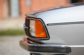 Audi 80 L (1976) - die nach hinten geneigte Kühlerfront