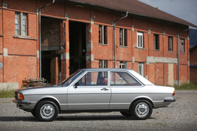 Audi 80 L (1976) - geometrische Karosserieform, fast reine Trapezlinie