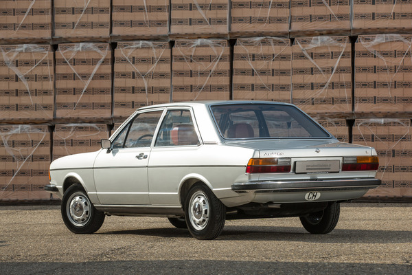 Audi 80 L (1976) - glattflächige Karosserie, über 500 Liter grosser Kofferraum