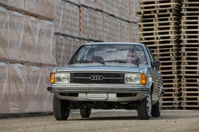 Audi 80 L (1976) - hält auch mit deutlich stärkeren Autos mit