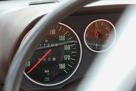 Audi 80 L (1976) - klar gezeichnete Insrumente, die Uhr war ab L-Ausstattung serienmässig