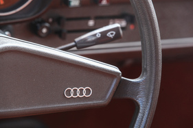 Audi 80 L (1976) - umschäumtes Lenkrad serienmässig ab "L"