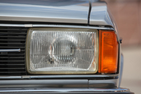 Audi 80 L (1976) - viereckige Breitbandscheinwerfer