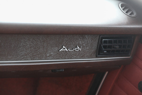 Audi 80 L (1976) - wo früher Holzimitat war, sah man nun Kunstsstoff