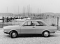 Audi 80 LS (1974) – Ausflug zum Segelhafen (© Archiv Automobil Revue)