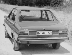Audi 80 LS (1975) – Durch die kurze Heckklappe passten nur schmale Gegenstände