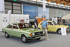 Audi 80 Typ 82 (1977) - 1588 cm3, 85 PS, 166 km/h, auf dem Clubstand neben frühem Audi - Klassikwelt Bodensee 2023