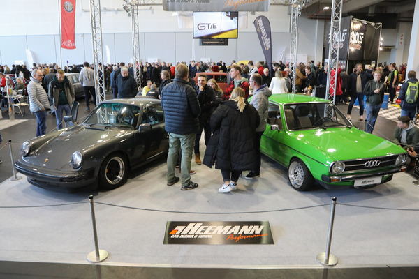 Audi 80 und Porsche 911, vor allem aber sehr viele Besucher am Samstag - Bremen Classic Motorshow 2023