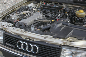 Audi 90 2.3E quattro (1988) - Fünfzylinder-Reihenmotor mit 2,3 Litern Hubraum