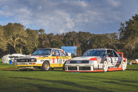 Audi 90 Quattro IMSA-GTO (1989) neben einem Audi Sport Quattro S1 – The Amelia Concours d'Elegance 2024 (1989)