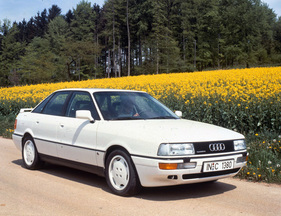 Audi 90 quattro (1988) - für den Audi 90 gab es verschiedene Sonderserien. Hier die exclusive Sportserie mit Heckspoiler (1988)