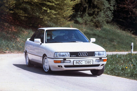 Audi 90 quattro (1990) - mit diesem "quattro" der zweiten Generation gelang Audi ein Erfolg in der Mittelklasse