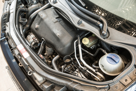 Audi A2 1.4 TDI (2001) – Dicht gedrängt sitzt der 1.4-Liter in seinem engen Motorraum – das Öffnen der Haube war ursprünglich der Werkstatt vorbehalten